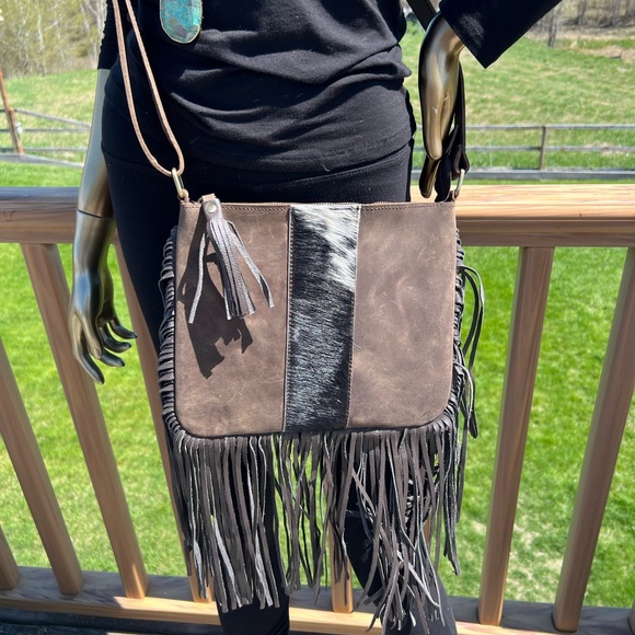 Handbags - 😍VINTAGE leather cowhide tassel fringe bag crossbody handbag boho festival New